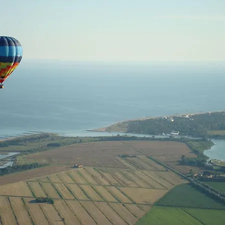 Lägenhet Comfy Flat In With Wifi Beahost